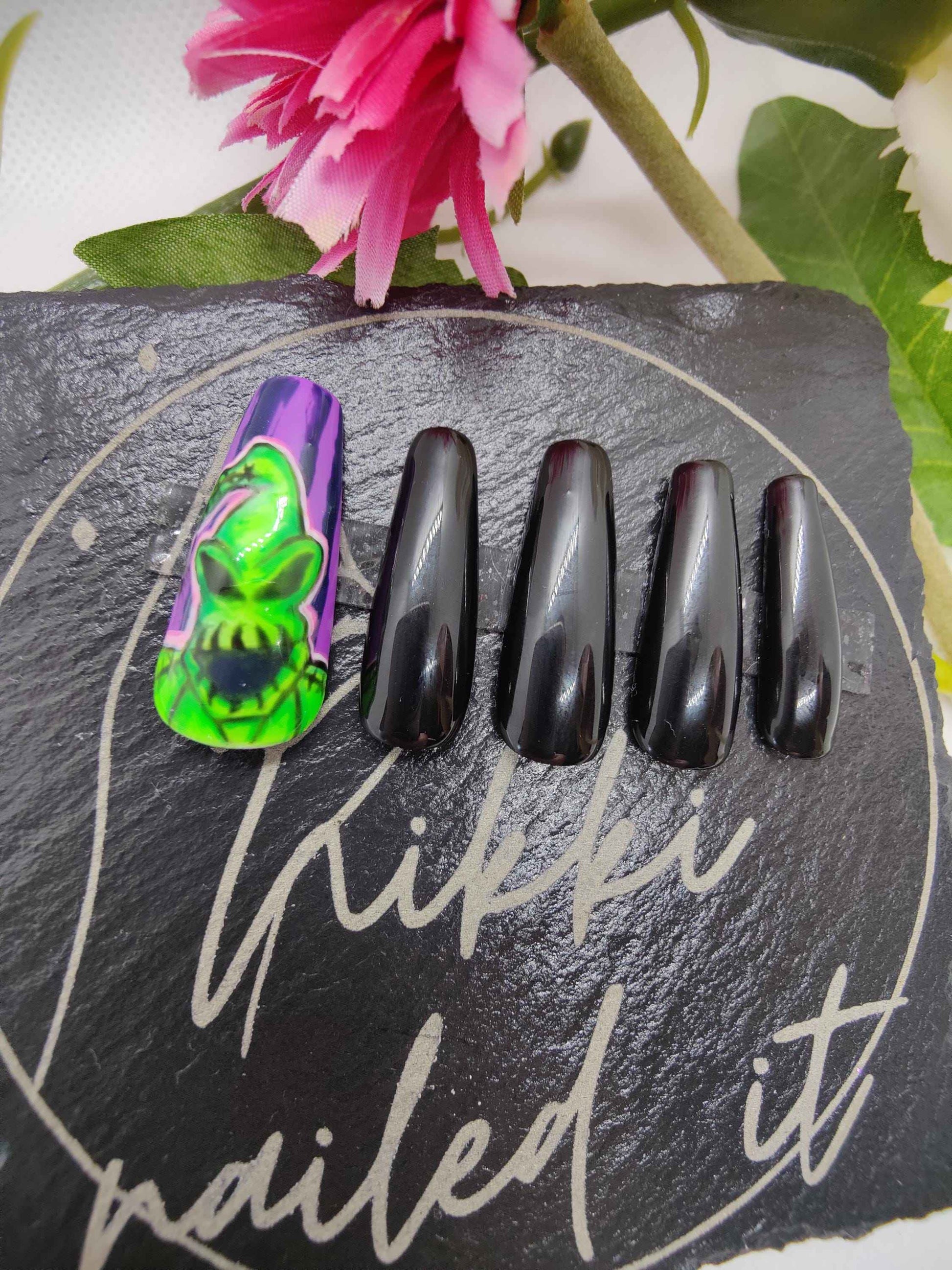 Custom Portrait Press On Nails UK | Luxury Reusable 10pc Nail Set | Personalised Artificial Nails - Nikki Nailed it